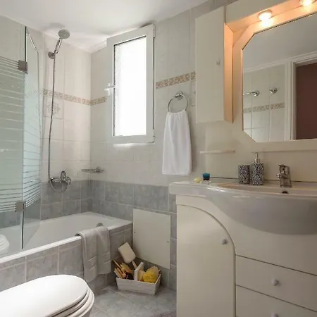 Full View In A Luxury House *