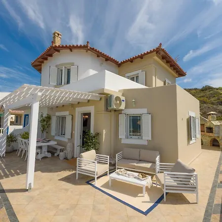 Full View In A Luxury House *